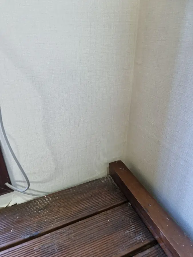 에어컨구멍막기 코킹 후 배관 틈새